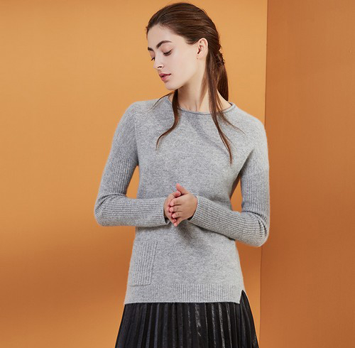 Loose-round-neck-sweater-3.jpg